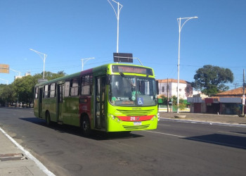 Motoristas bloqueiam 40 ônibus depois de flagra de irregularidades em Teresina